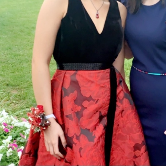 Prom Dress - Picture 4 of 7